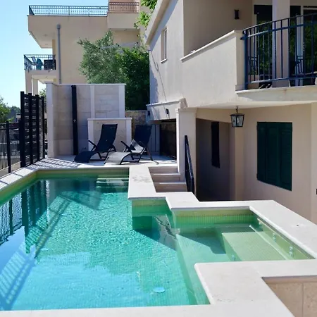 Villa Gv - With Magnapool Makarska