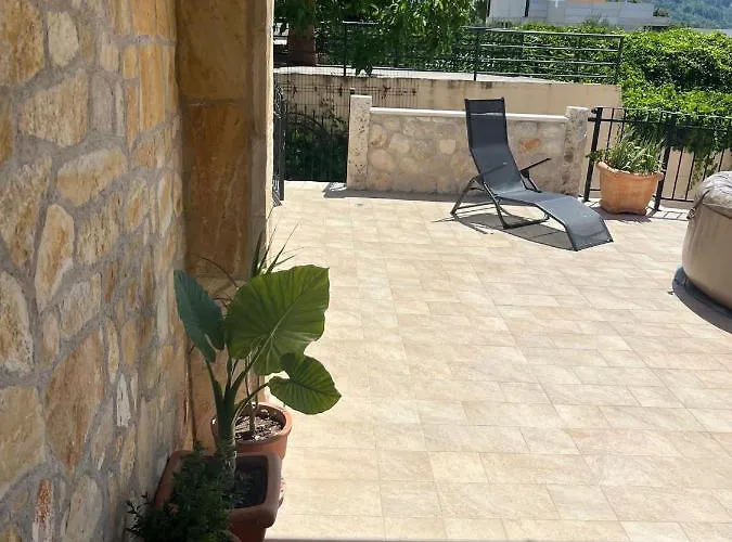 Gv - With Magnapool Willa